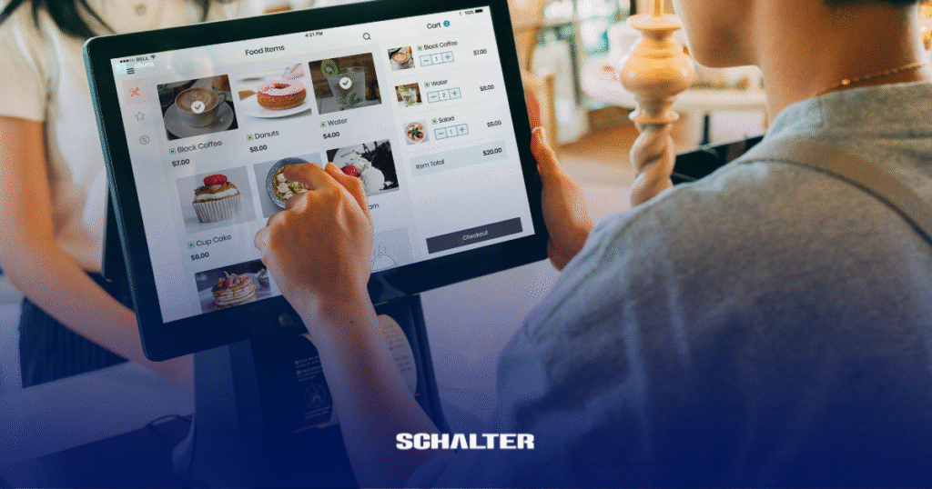Cliente sendo atendido por colaborador em totem híbrido da linha SK da Schalter em ambiente de varejo moderno