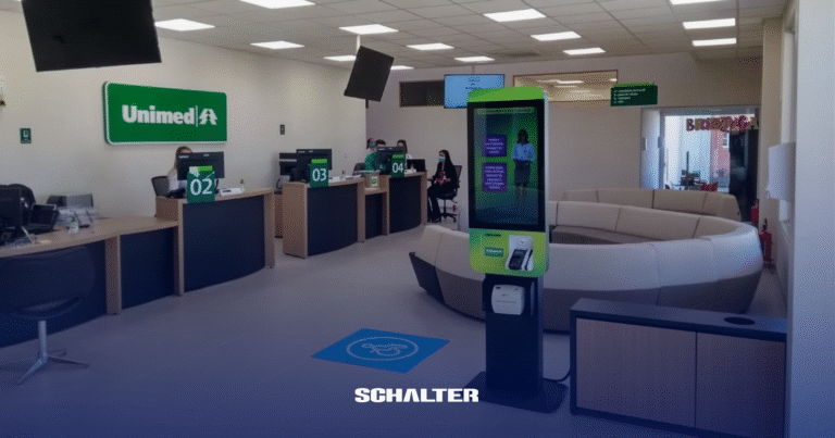 Totem de autoatendimento Schalter instalado em clínica médica - Unimed